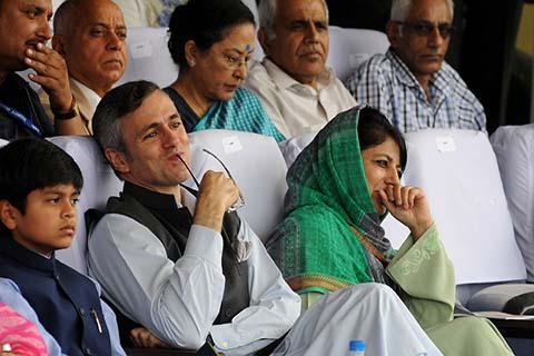 Why are we being made to wait for govt, Omar asks Mehbooba